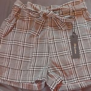 Plaid print belt shorts
